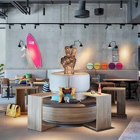Moxy Hamburg City