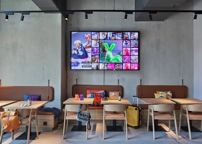 Moxy Hotel 3*