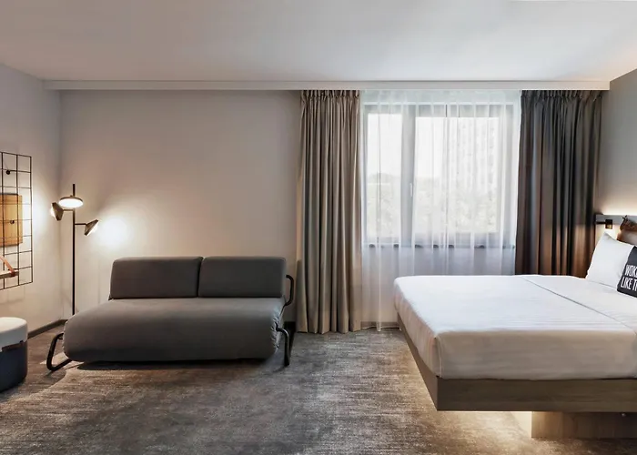 Moxy 3*