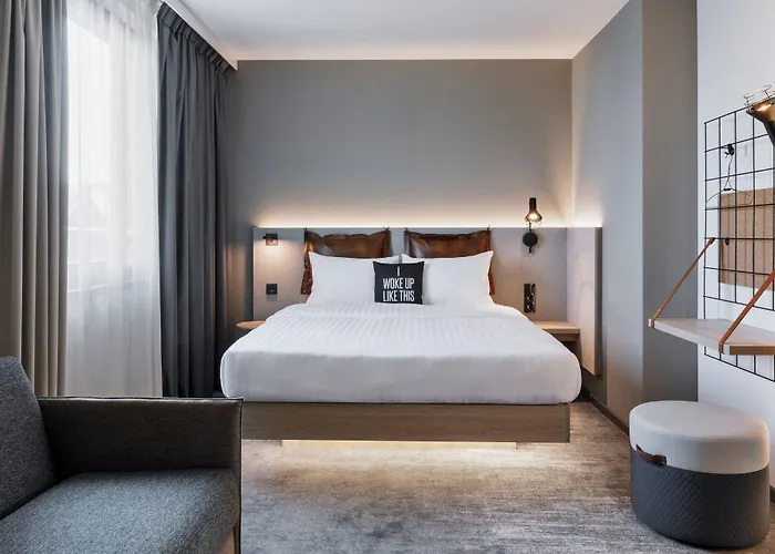 Moxy 3*
